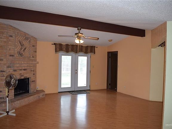 5th image of 132 W Daffodil Ave