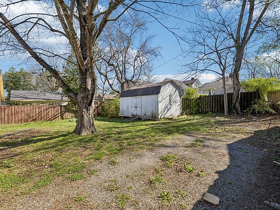 4th image of 404 Connell St