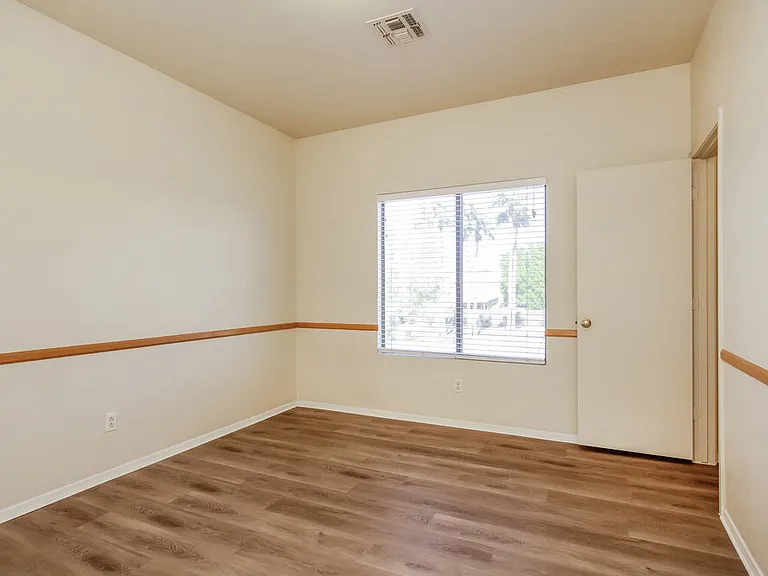 16236 W Lilac St — Photo 7