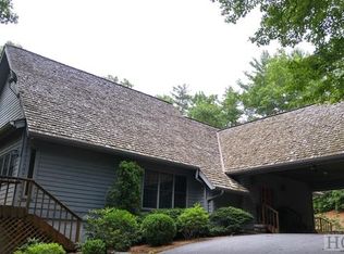 160 Headwater Dr, Glenville, NC 28736