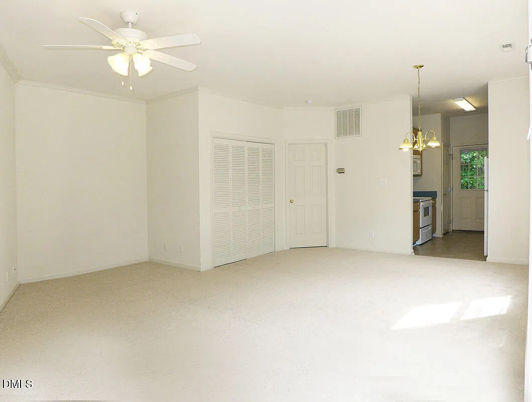 3 bed, 2.0 bath, 1184 sqft, $1,545 — Photo 2