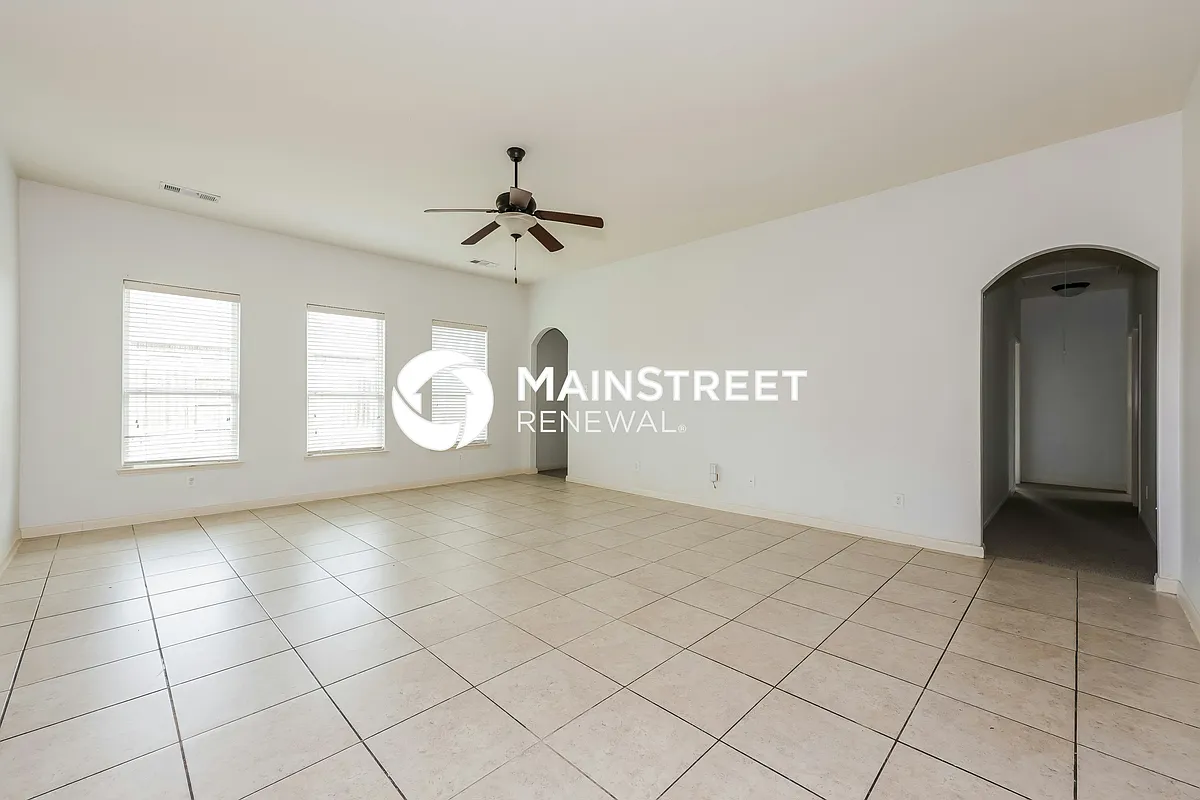 Living Room - 601 Shady Meadow Ln