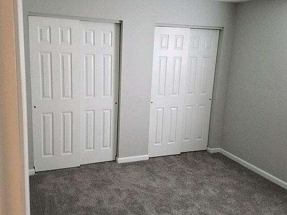 1st bedroom / double closets