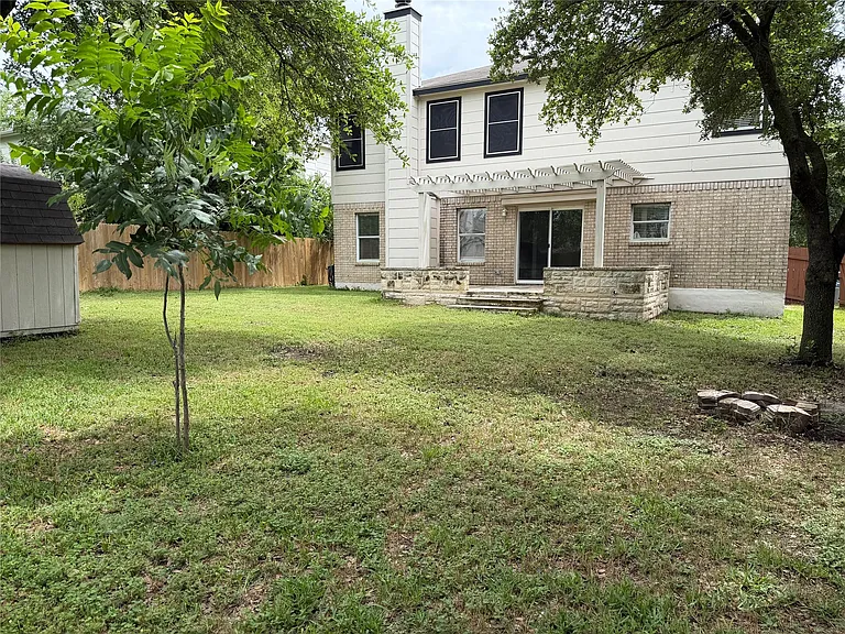 804 Tapestry Cv — Photo 33