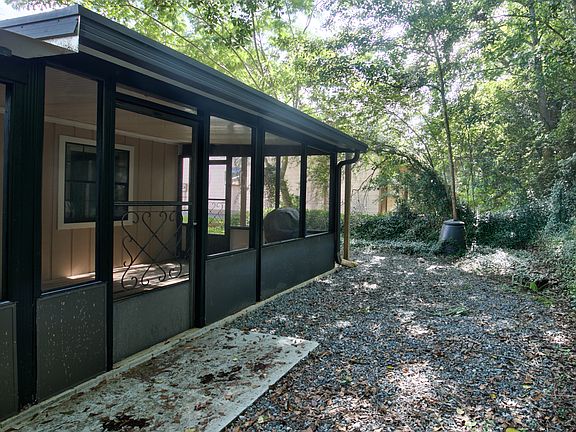 3rd image of 1547 Merry Oaks Ct