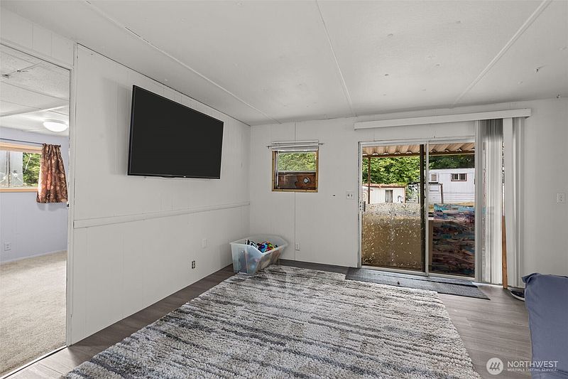 3rd image of 31813 21st Avenue SW #27