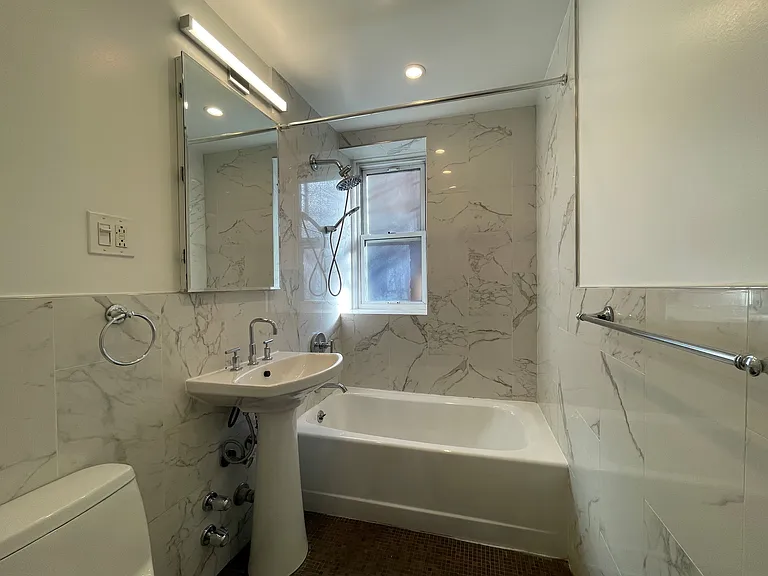 780 Greenwich St #1R — Photo 6