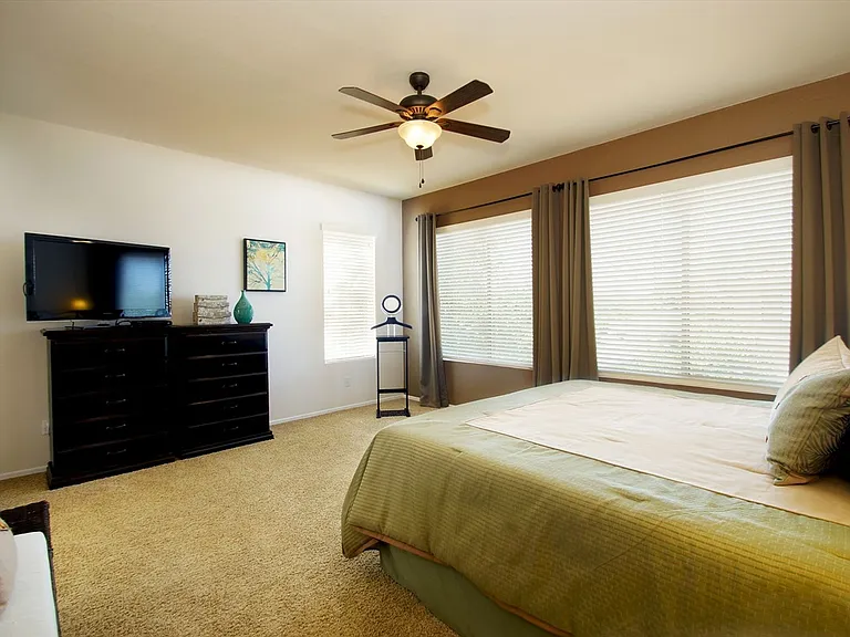 239 W Desert Ave — Photo 37