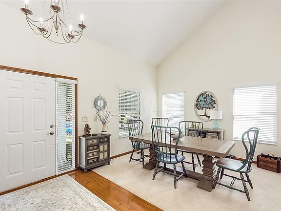 3rd image of 6423 Gossamer Ct