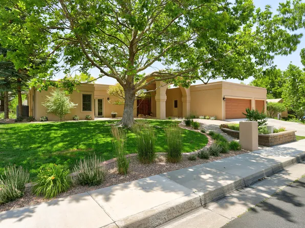 11240 Country Clb NE, Albuquerque, NM 87111