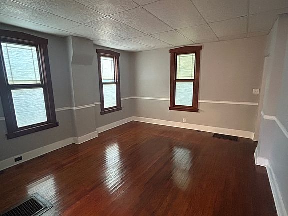 4th image of 2231 Hampshire St