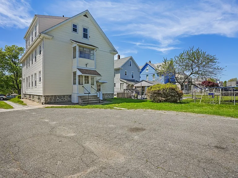 108 Barnum Ter — Photo 24