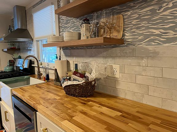 Fully renovated kitchen with dishwasher