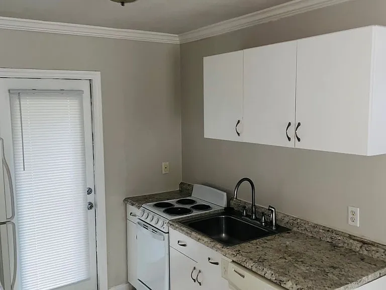 111 Columbia Dr #6 — Photo 8