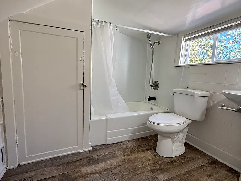 1420 Francis St #1 — Photo 10