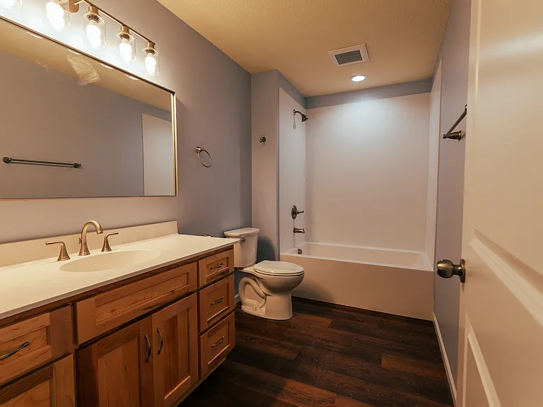 300 E Bacon St — Photo 5