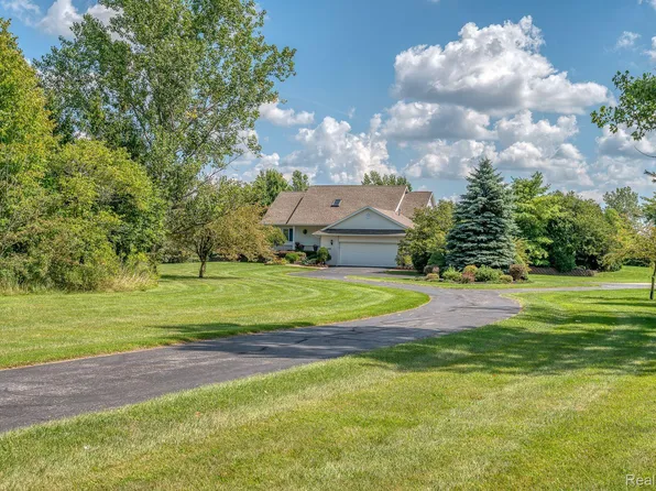 6658 Turk Rd, Ottawa Lake, MI 49267