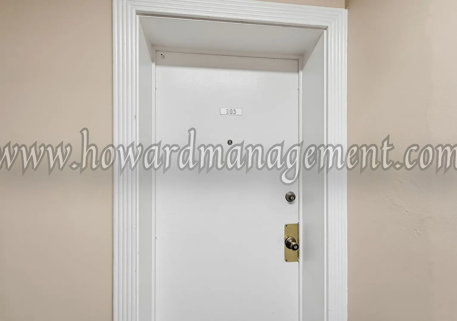 Wilshire Mediterranean Apartments — Photo 4