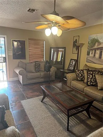 3 bed, 2.0 bath, 1218 sqft, $1,800 — Photo 3