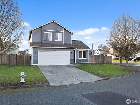 2nd image of 9826 Greenleaf Loop SE