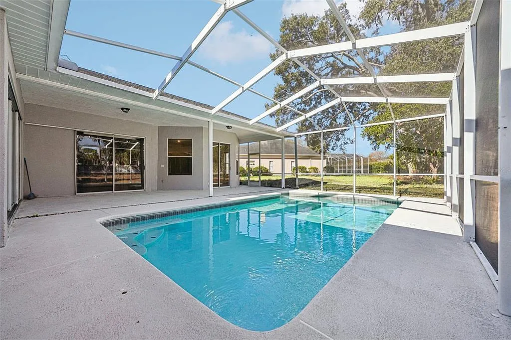 Building Photo - 918 Academy Dr