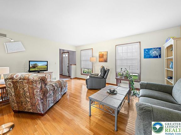 5th image of 2725 Appian Way