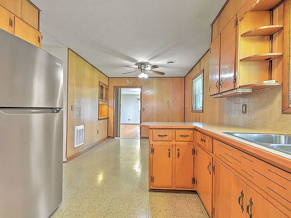 4th image of 208 Hogan Ave