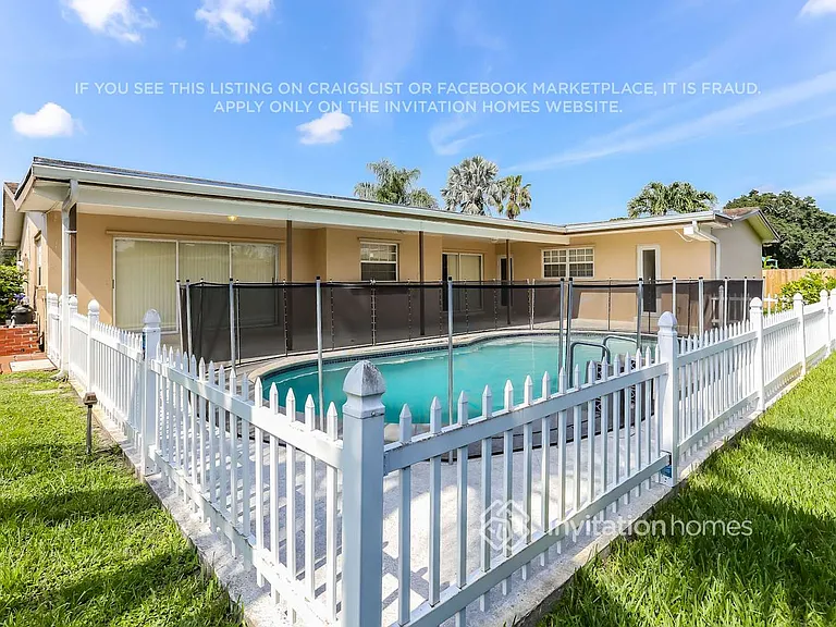 10900 NW 19th St — Photo 18