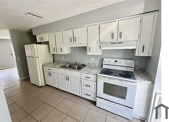 911 N Iowa Ave #2 — Photo 6