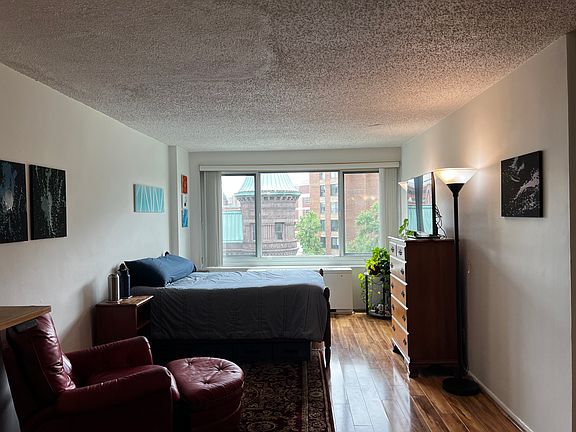 3rd image of 1330 New Hampshire Ave NW APT 709