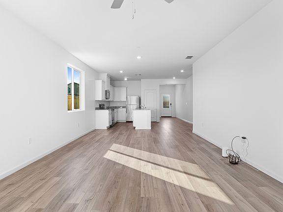 5th image of 10436 Robinson Ln
