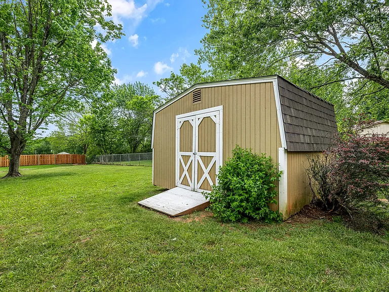 2917 N Mayberry Ln — Photo 16