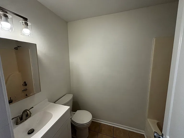 1104 W Oakwood Ave — Photo 9