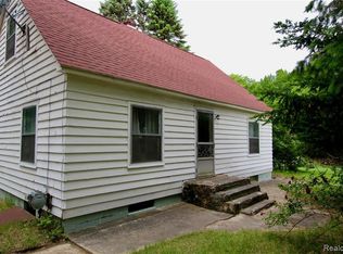 2400 Academy Rd, Holly, MI 48442