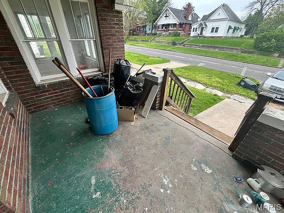 2nd image of 825 W Reed St