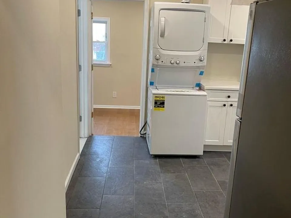 43 S 8th Ave #1