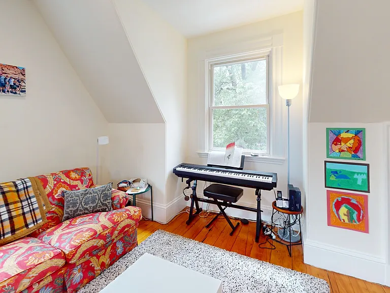 27 Cypress St — Photo 4