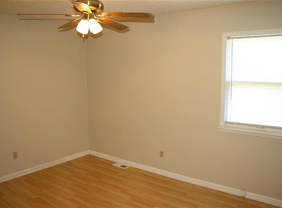 5th image of 24 Kennedy Ave
