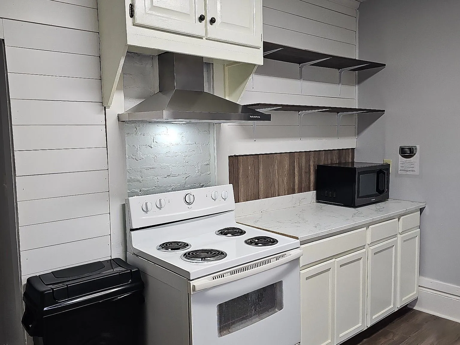 147 W Cromwell St — Photo 4