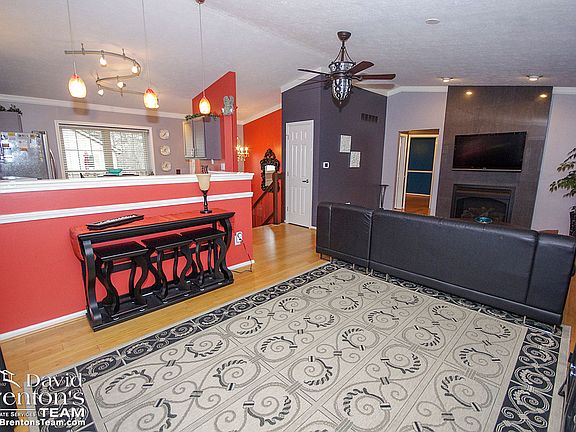 4th image of 2805 Lakeshire Ln