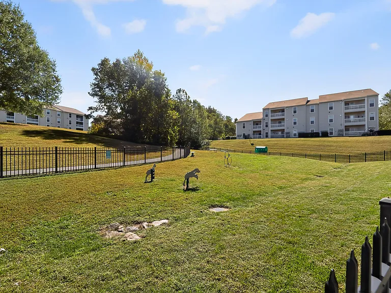 Brittany Commons Apartments — Photo 45
