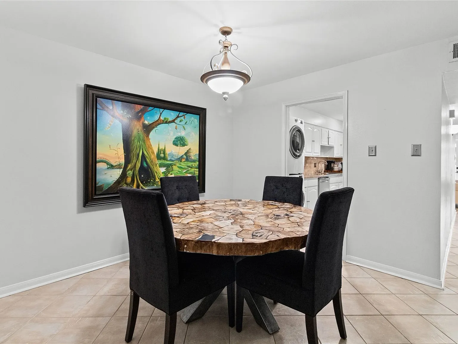 3 bed, 2.5 bath, 2130 sqft, $2,600 — Photo 4