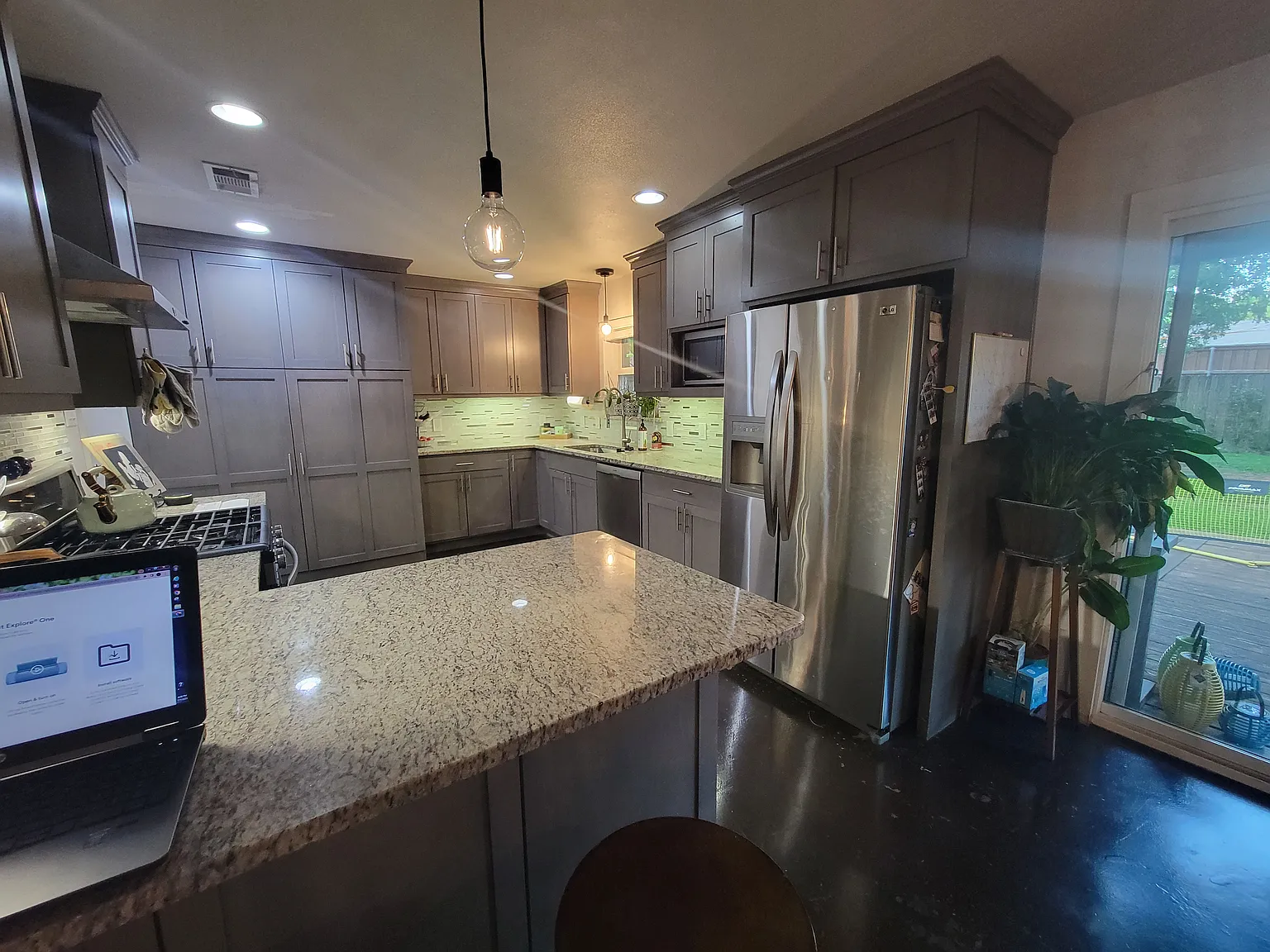 3 bed, 1255 sqft, $3,000 — Photo 3