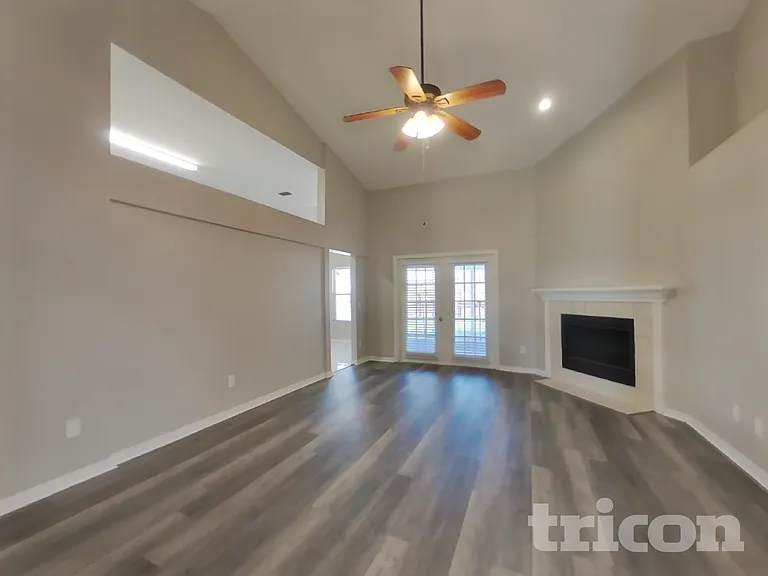 873 Silversmith Cir — Photo 2