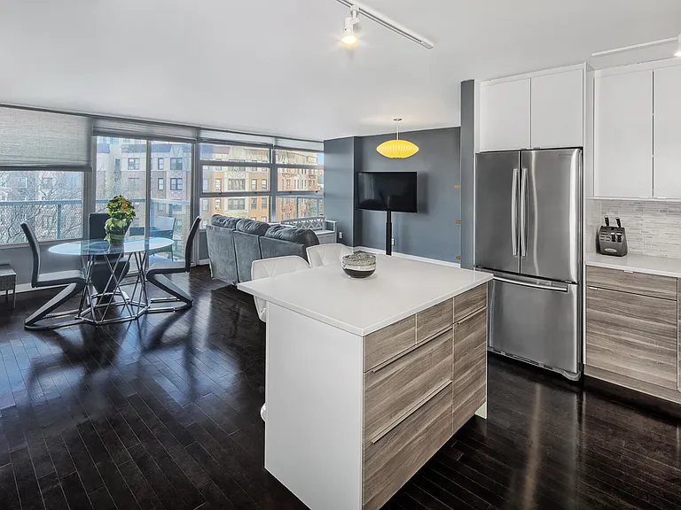 6050 Boulevard East #5E — Photo 1