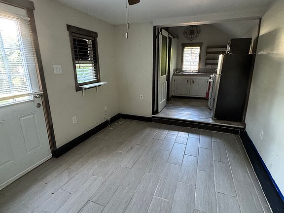 4th image of 1320 Poplar Ave #A