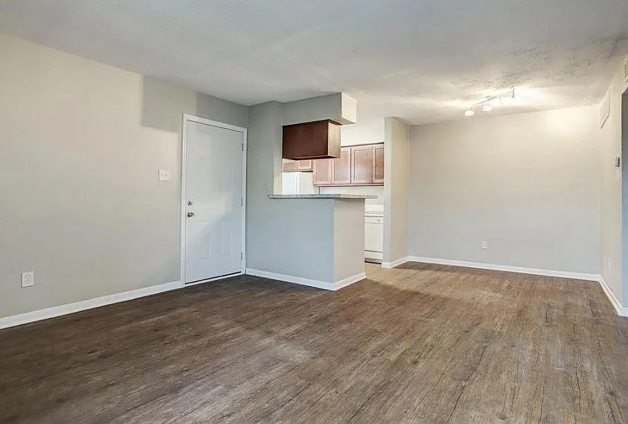 1 bed, 1.0 bath, 651 sqft, $900 — Photo 3