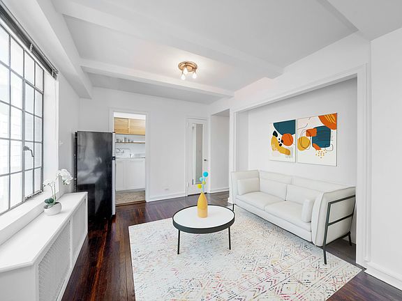 3rd image of 320 E 42nd St APT 1810