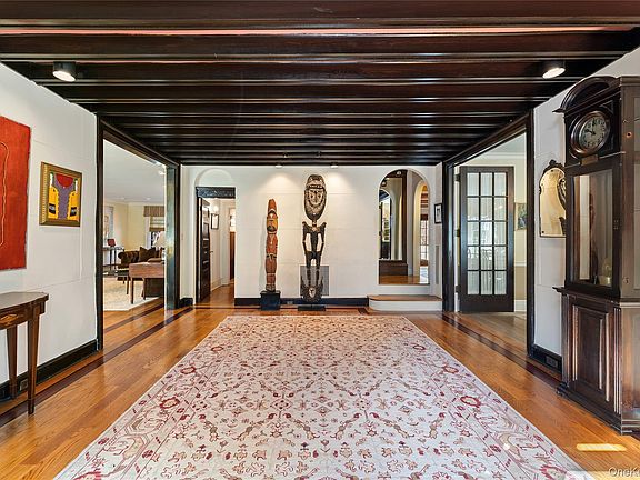 3rd image of 11 Mamaroneck Road