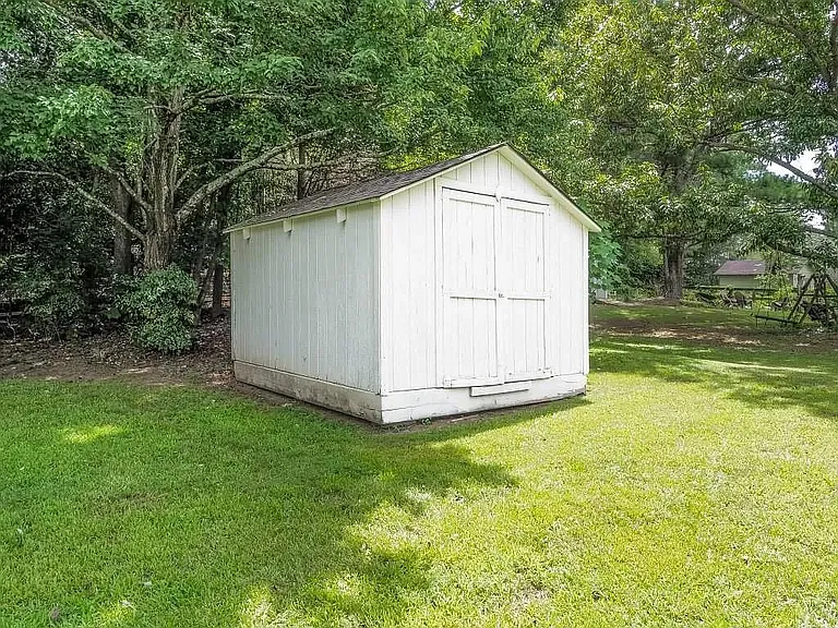 1146 Hutch Ln — Photo 22